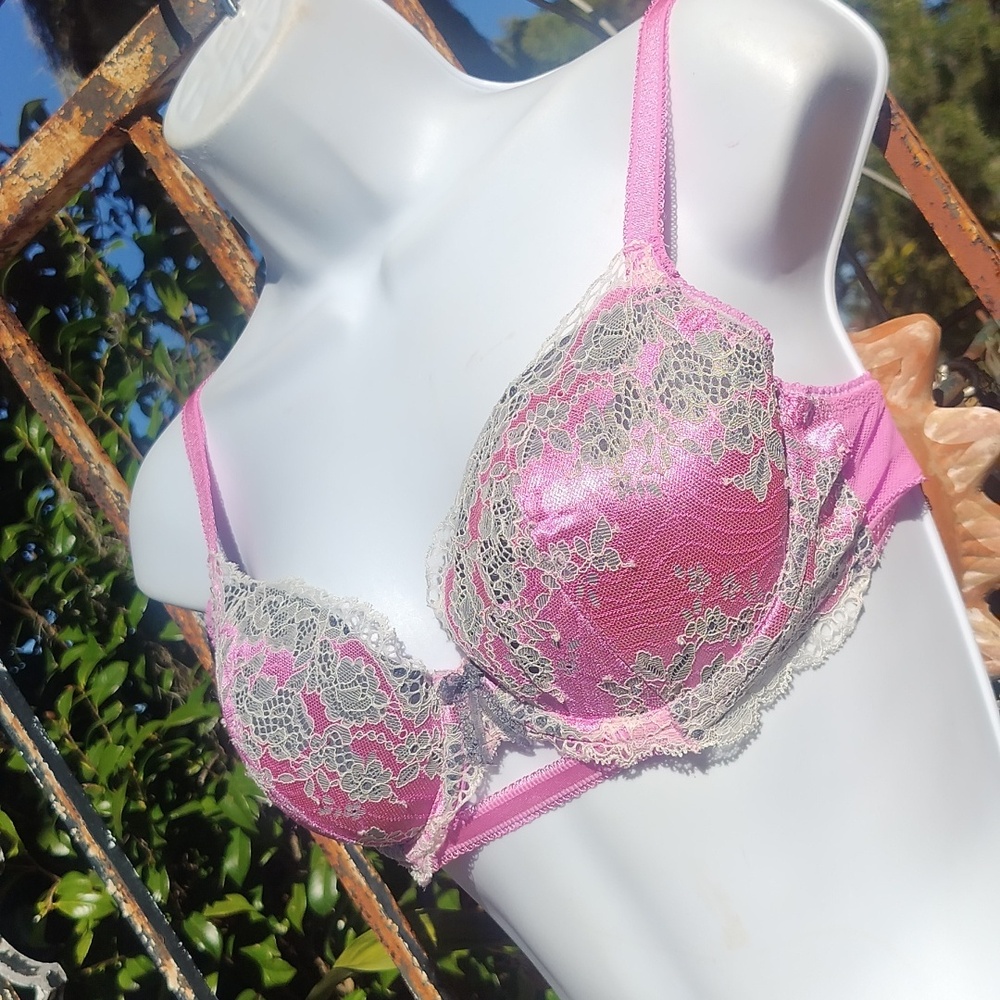 Victoria's Secret Pretty And Pink Lacey Bra 32d - Picture 4 of 9